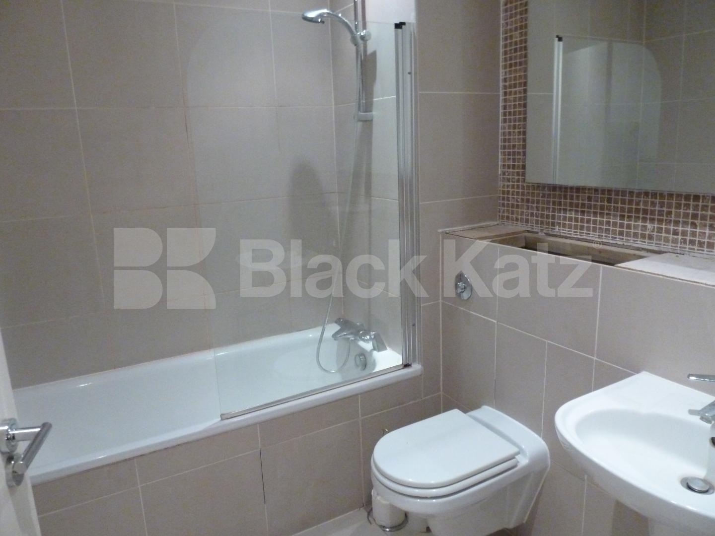 			NEW INSTRUCTION, 1 Bedroom, 1 bath, 1 reception Flat			 Stoke Newington High Street, STOKE NEWINGTON 